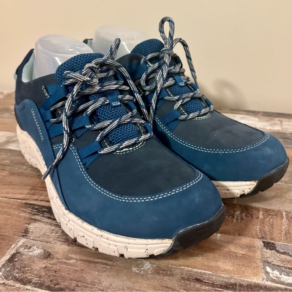 NWOB Clarks Wave Range Sneaker Blue Size 11